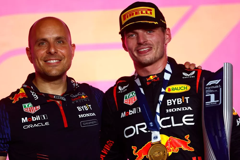 VERSTAPPEN’IN GELECEĞI TEHLIKEDE: LAMBIASE’NIN AYRILIĞI RED BULL’U SARSTI!